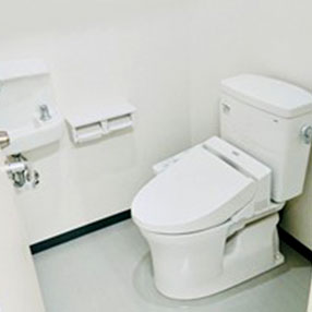 トイレは2F。車椅子でもOKです。